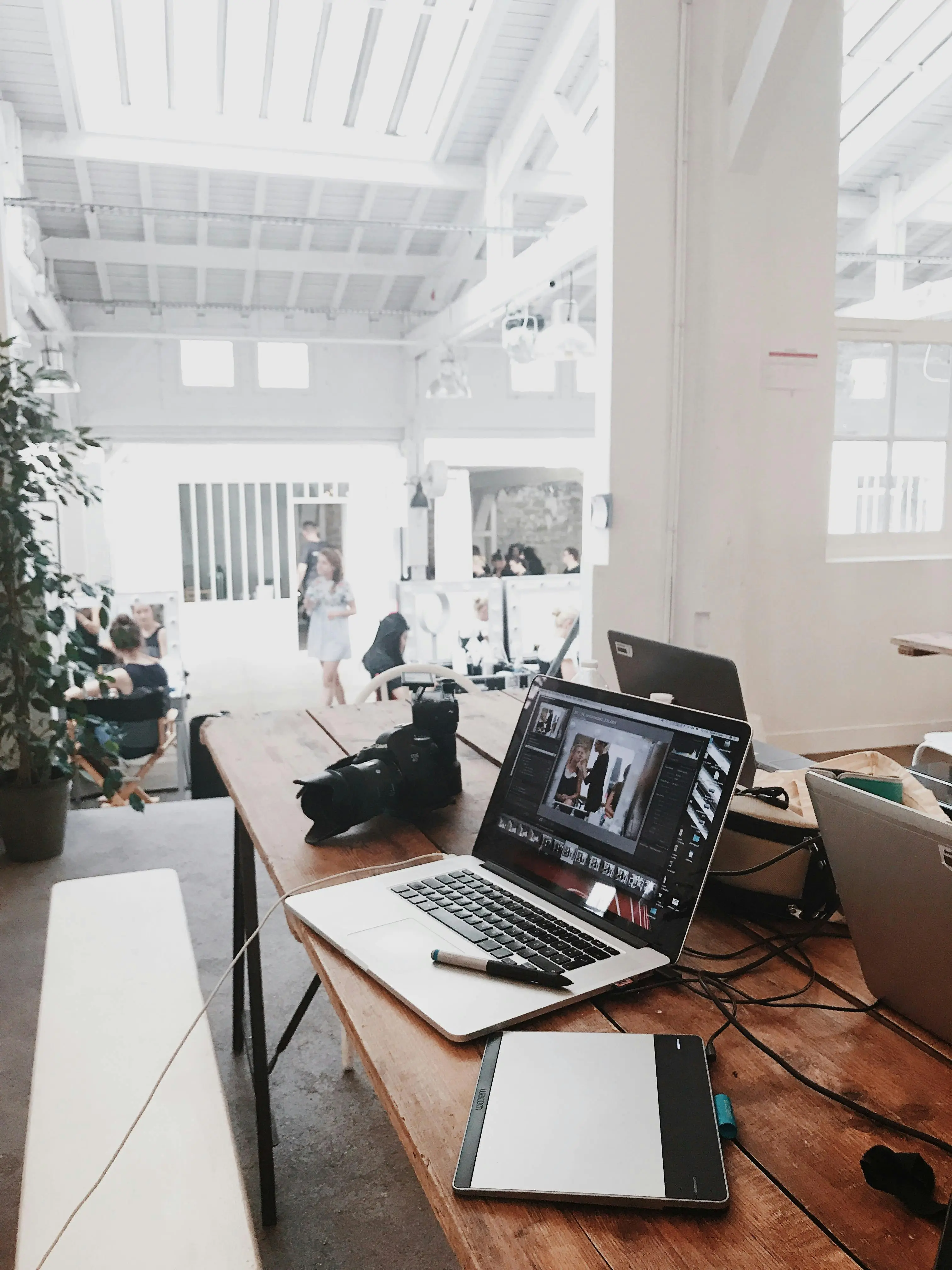 A minimal entrepreneur workspace with an iMac and a tidy desk setup — the kind of environment that reflects clear, focused systems thinking