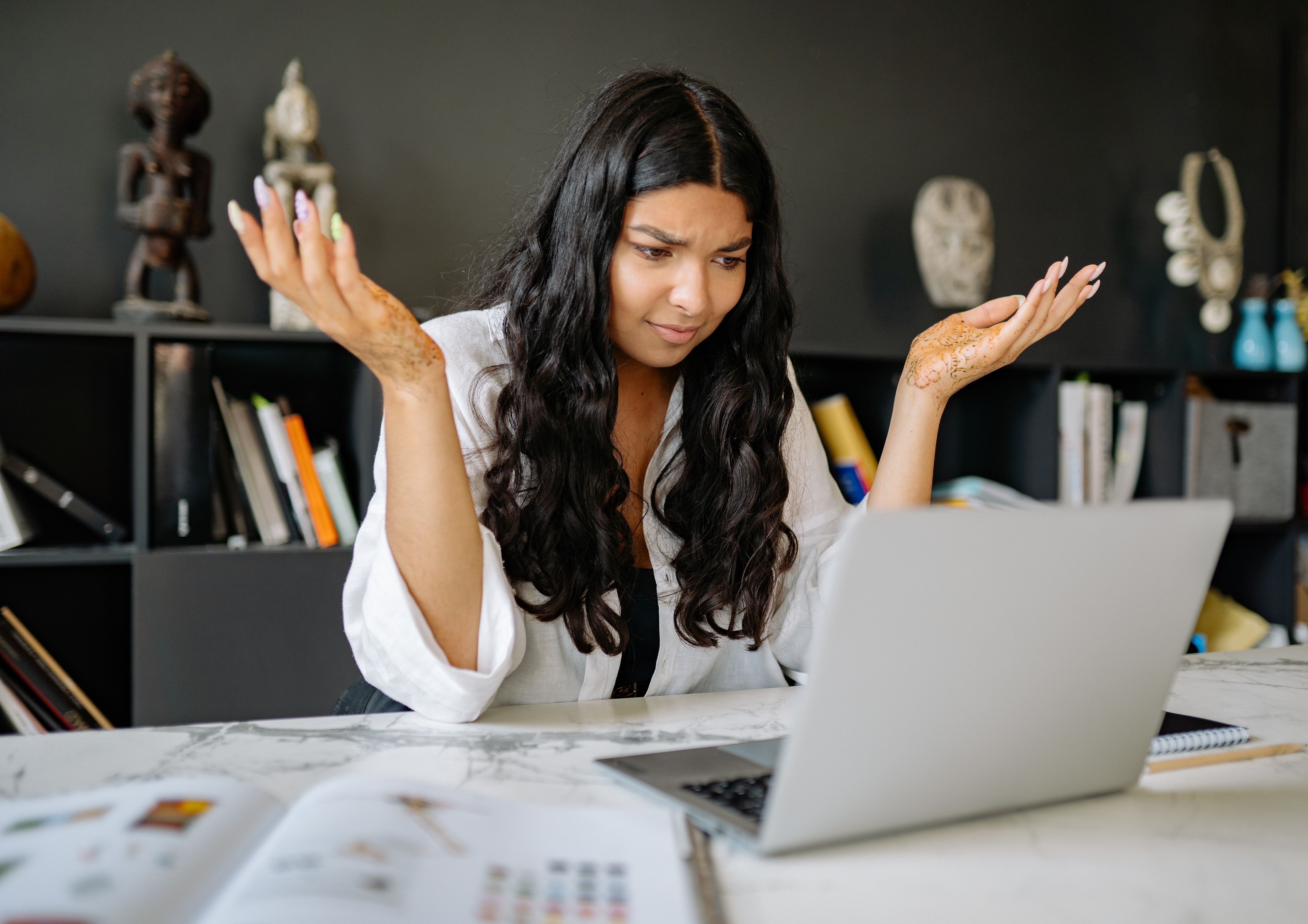 An employee sits at a laptop with a frustrated or uncertain expression, symbolizing the confusion many workers feel when asked to use AI tools without sufficient training or guidance