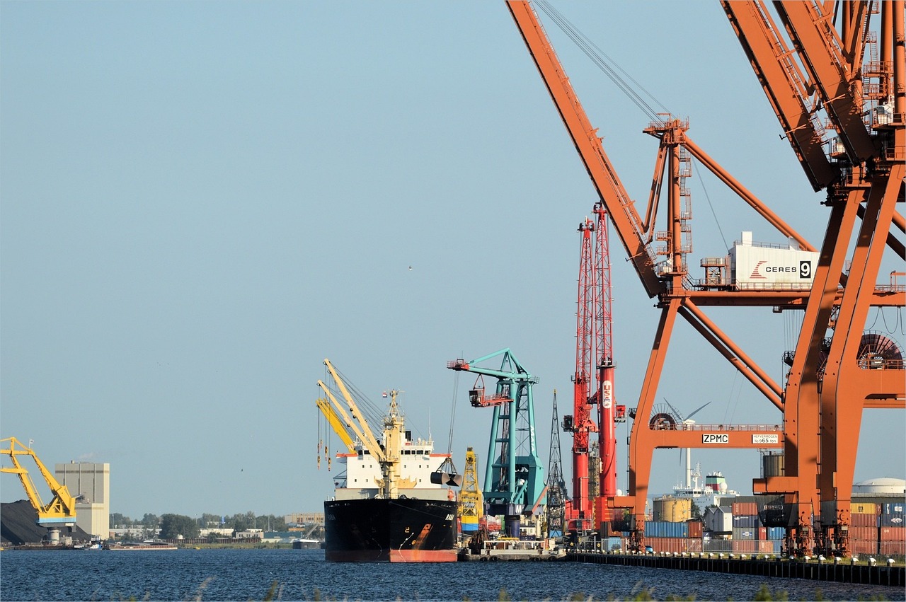 Cargo freighter leaving port, representing Ontario small exporters facing new U.S. tariffs