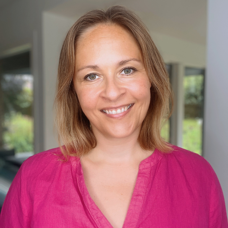 Nina Thye, founder of Absolute Knowing welcoming you.