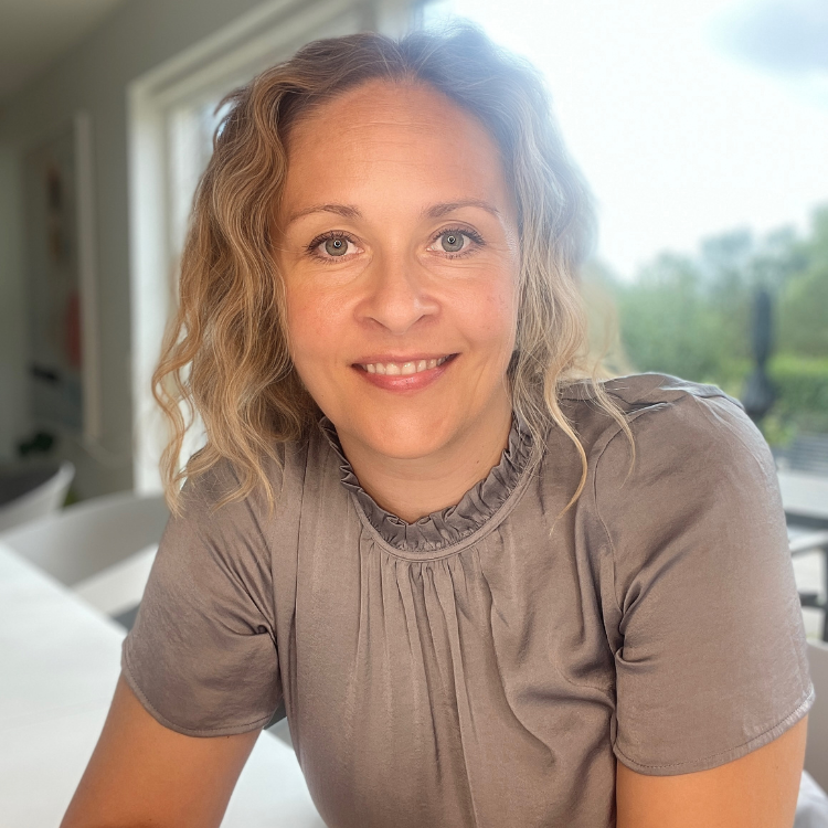 Nina Thye, founder of Absolute Knowing supporting women seeking clarity and purpose.
