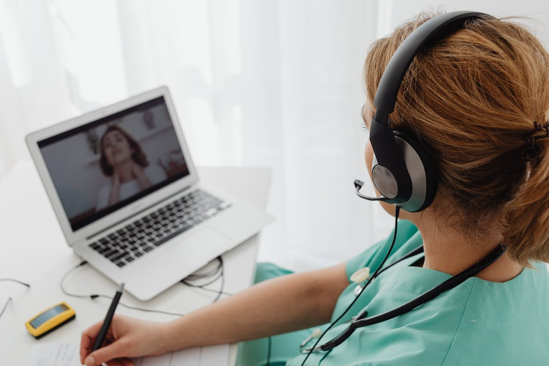 woman in front of laptop