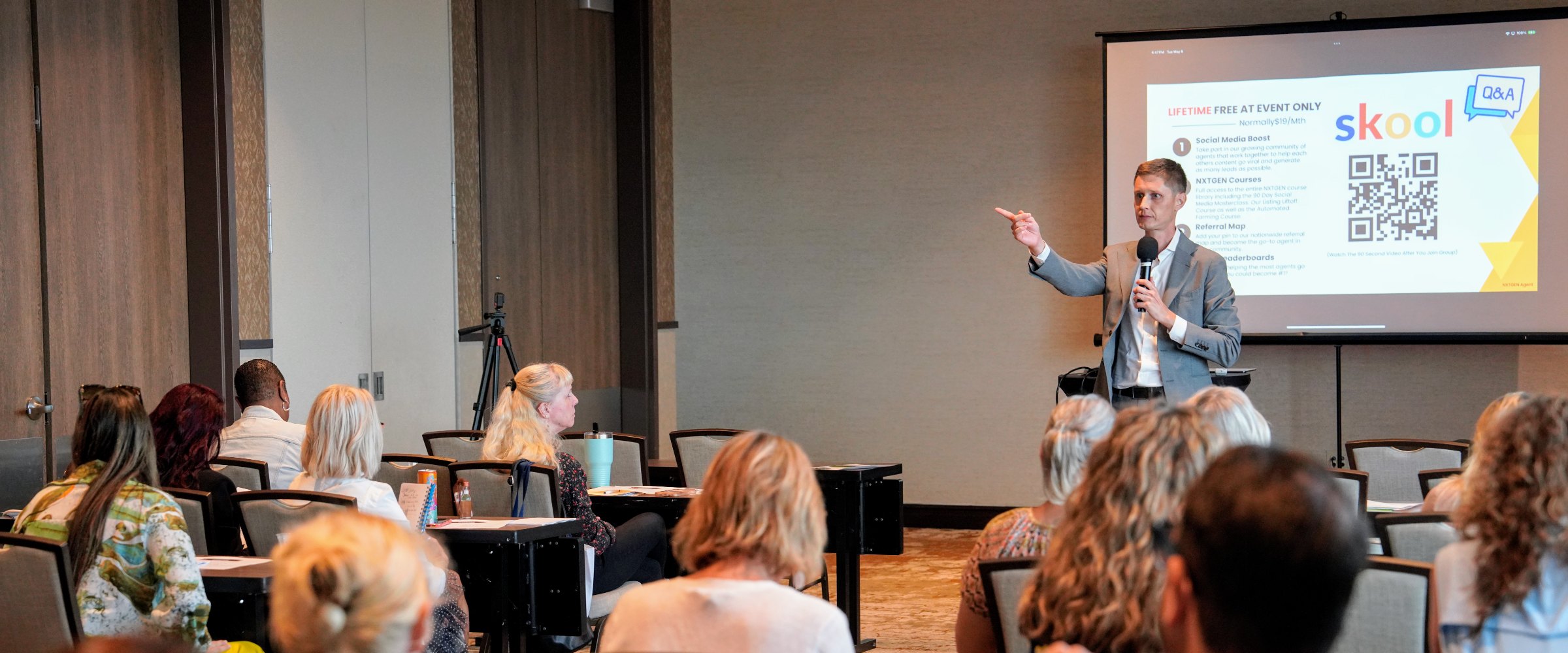 Cameron Smith teaching a room of agents at a NXTGEN Agent training session