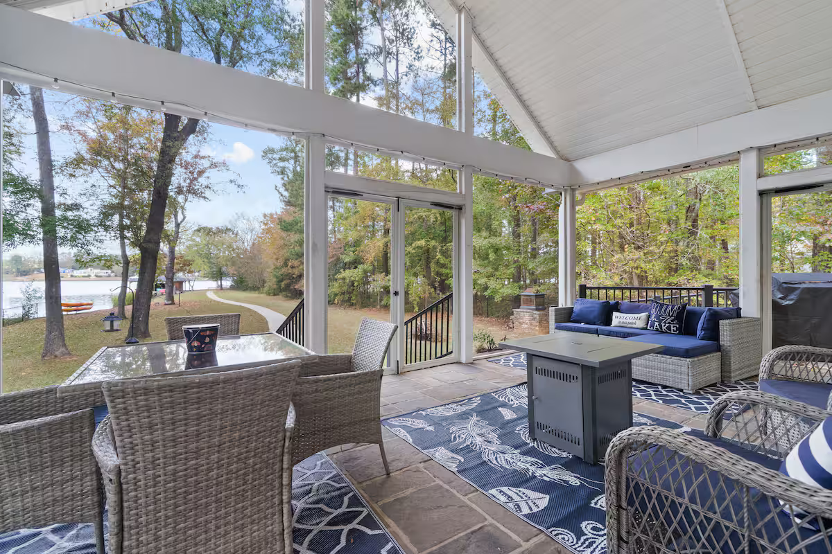 Lakefront King Ensuite