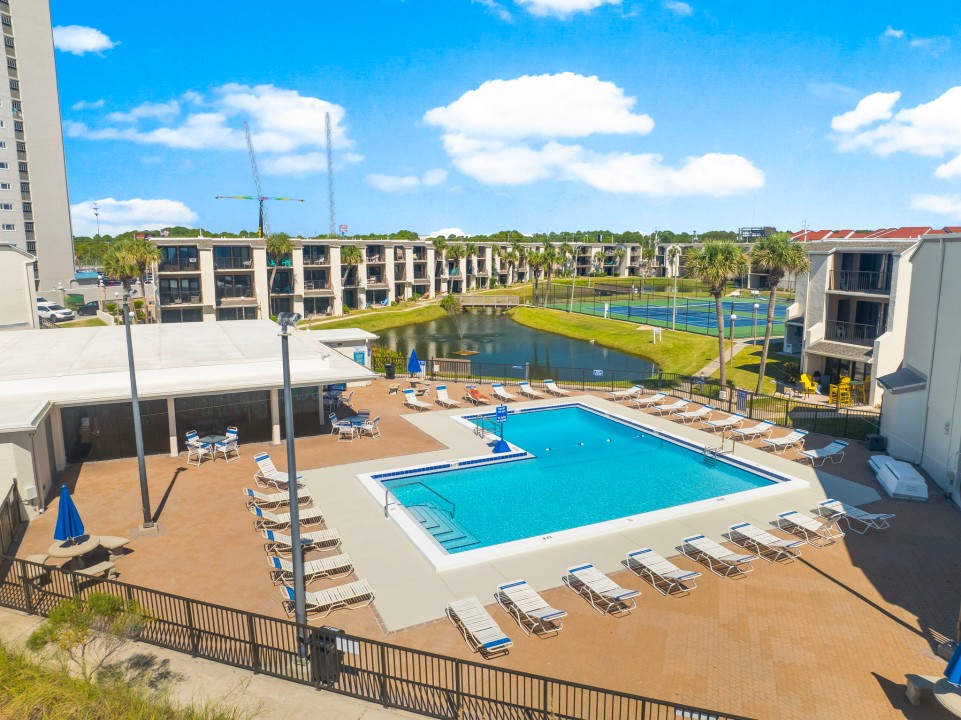 Sparkling pool days under the Florida sun