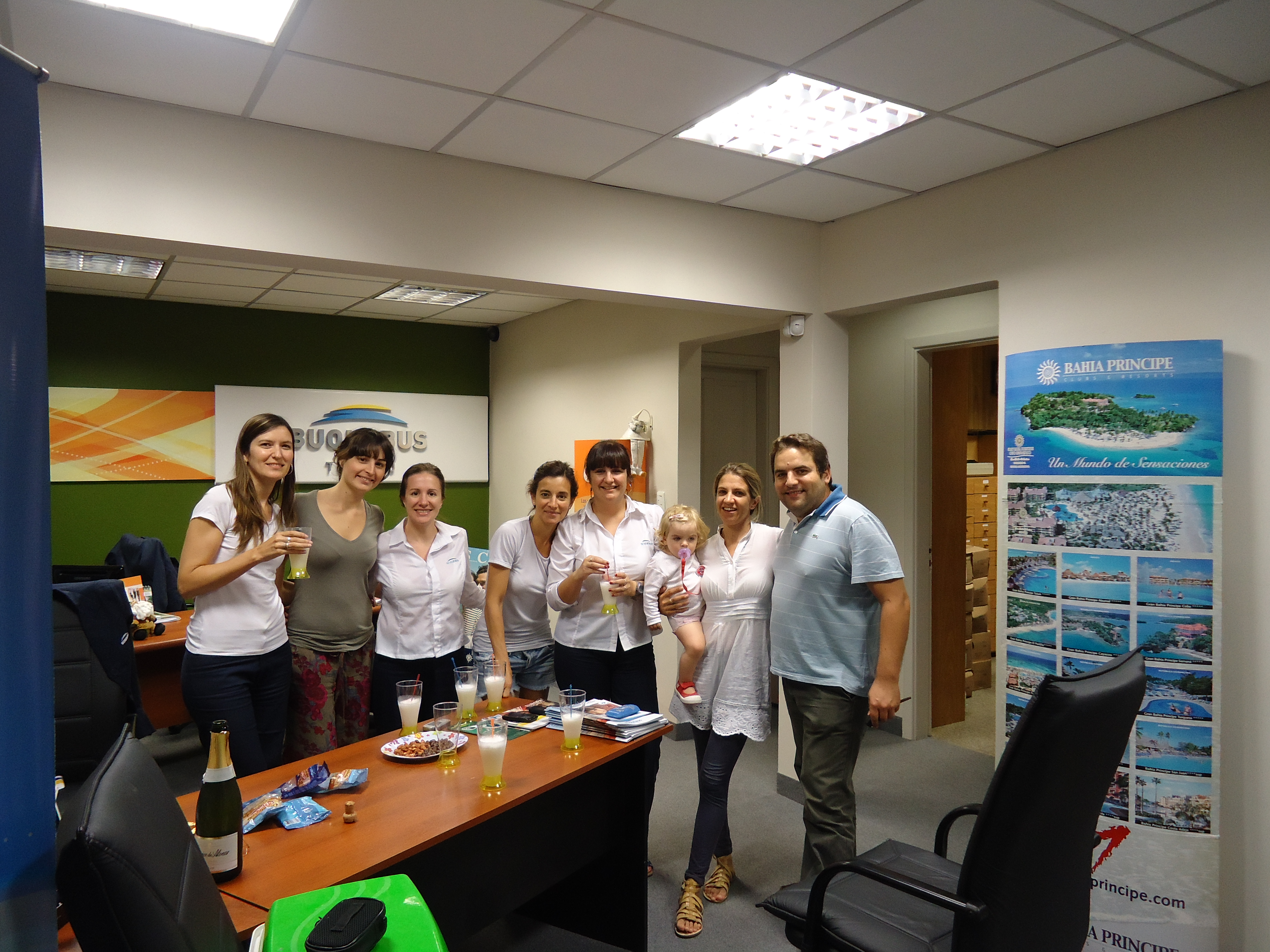 Pablo en su empresa de turismo