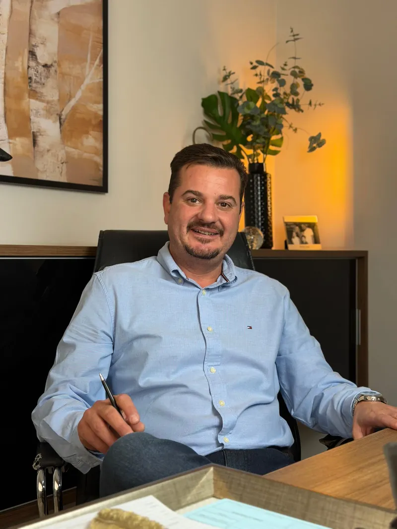 Dr. Ricardo Mofato — Médico Psiquiatra