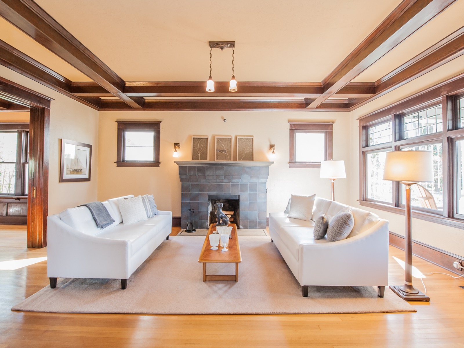 Documenting Airbnb property condition with photos for turnover reporting Documenting Airbnb property condition with photos for turnover reporting