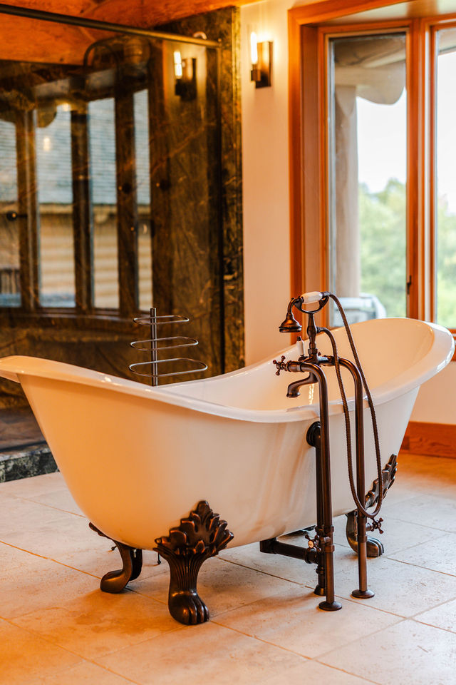 Woodmont Manor groom's suite