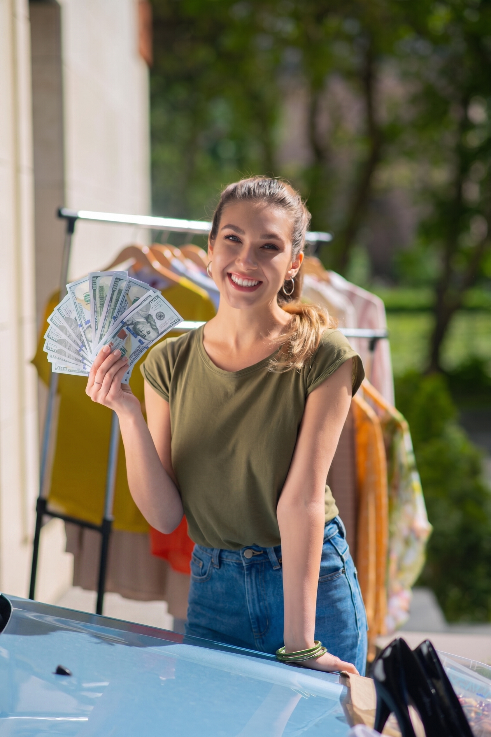 Homeowner holding cash from selling items with Clutter Verdict