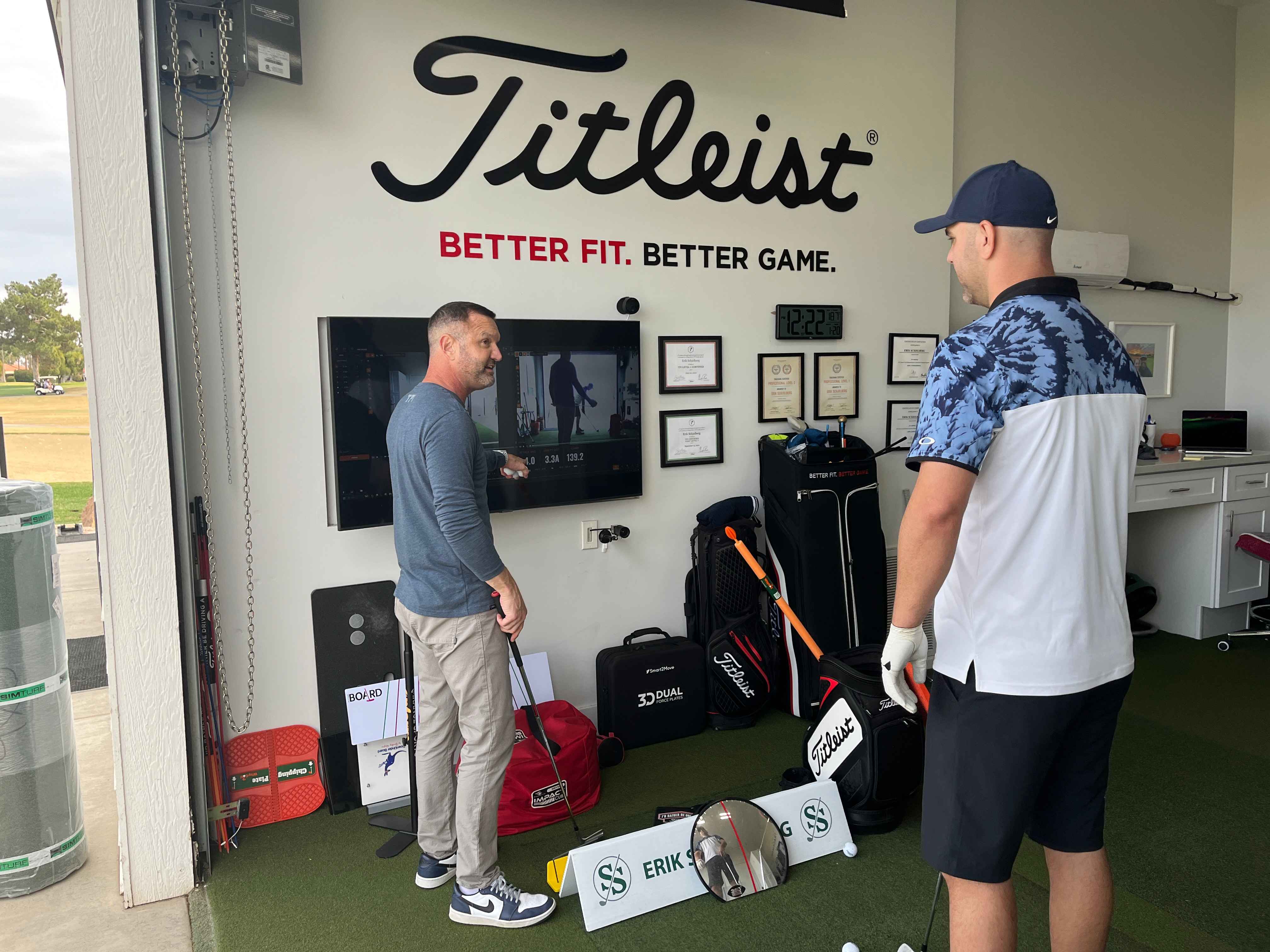 Coach Erik in Scottsdale, AZ giving. a live lesson 