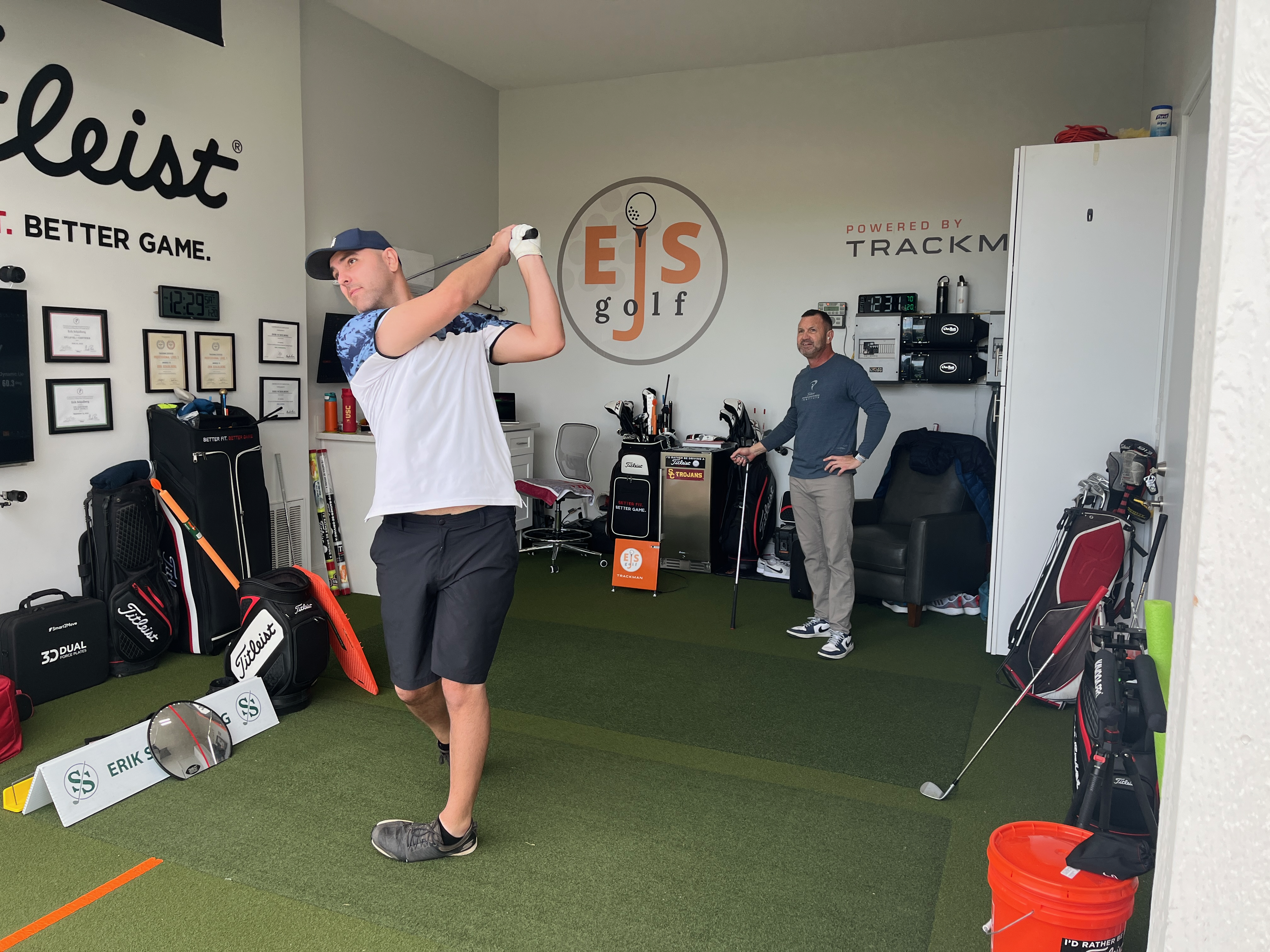 Live Golf Lessons On The Teaching Bay 