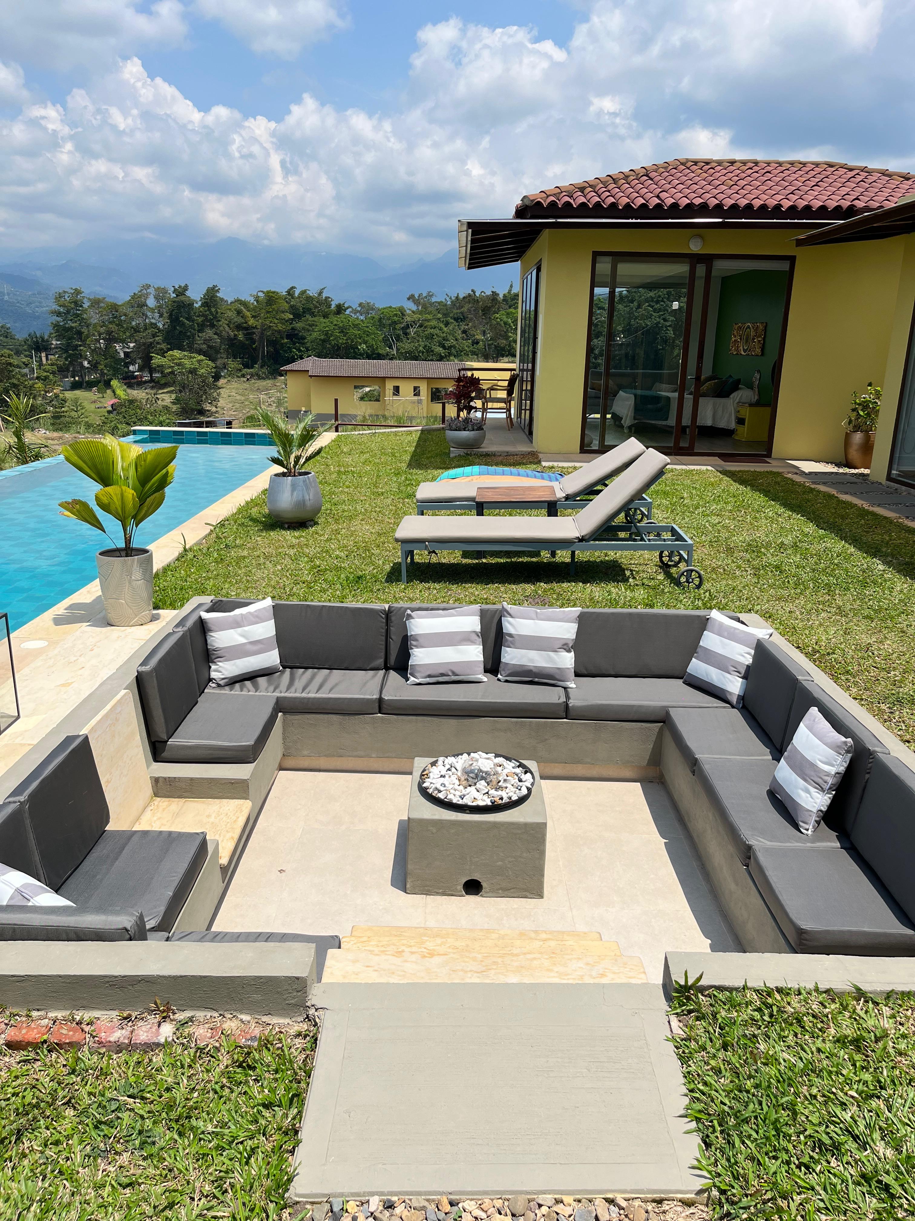 Zona de fogata y piscina