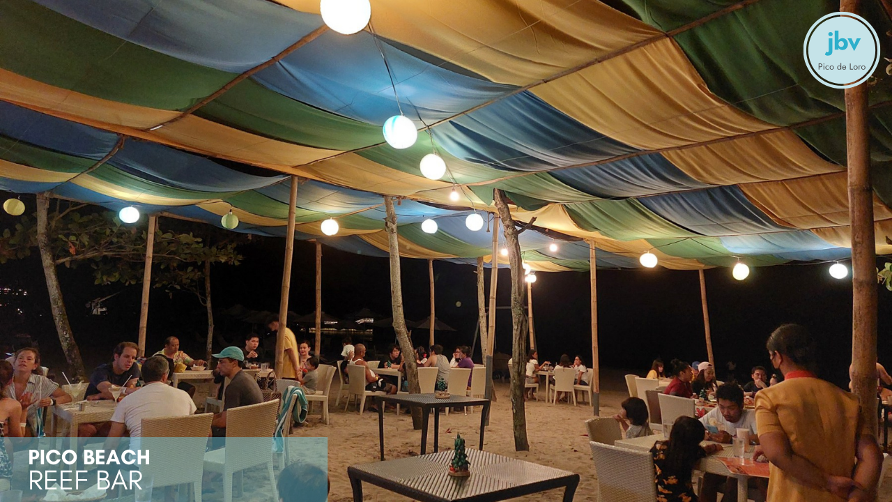 Reef Bar dining by the beach