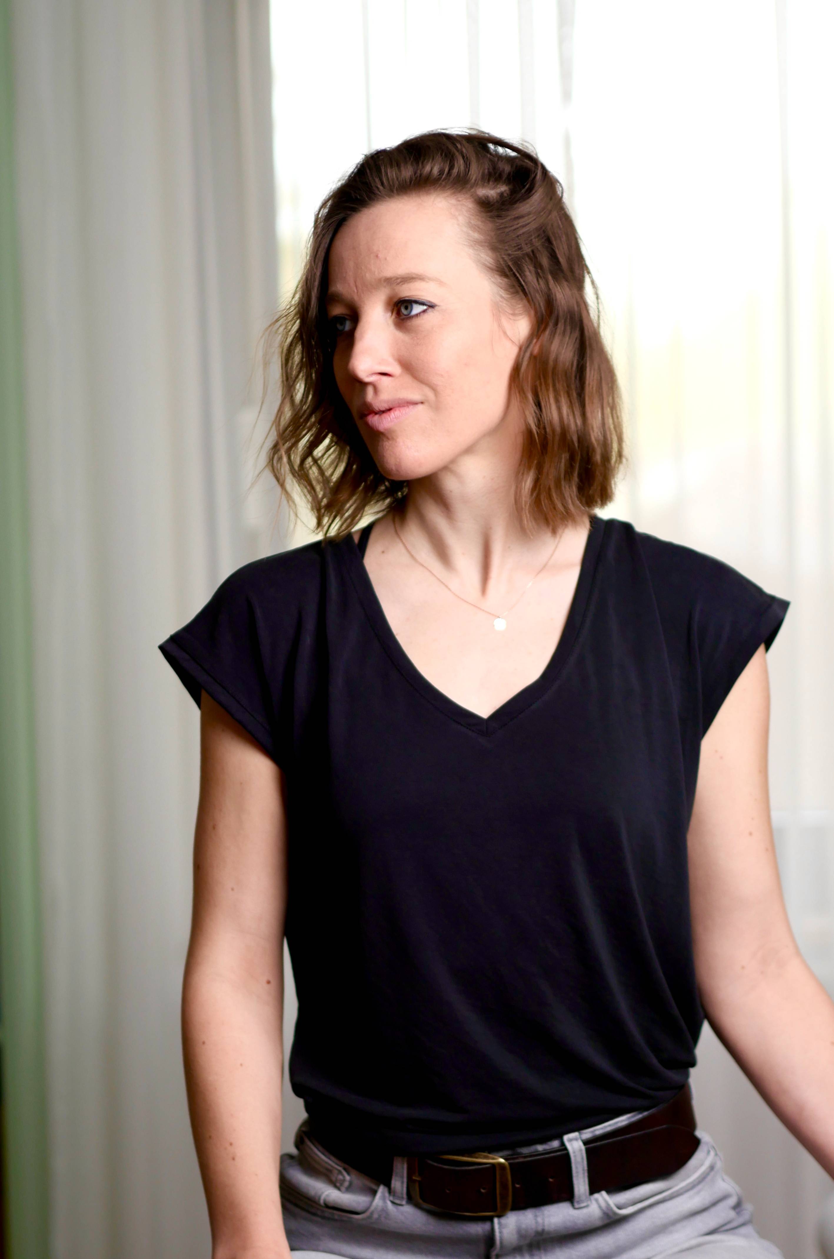 Frau in ruhigem Moment – Soulskin Reset