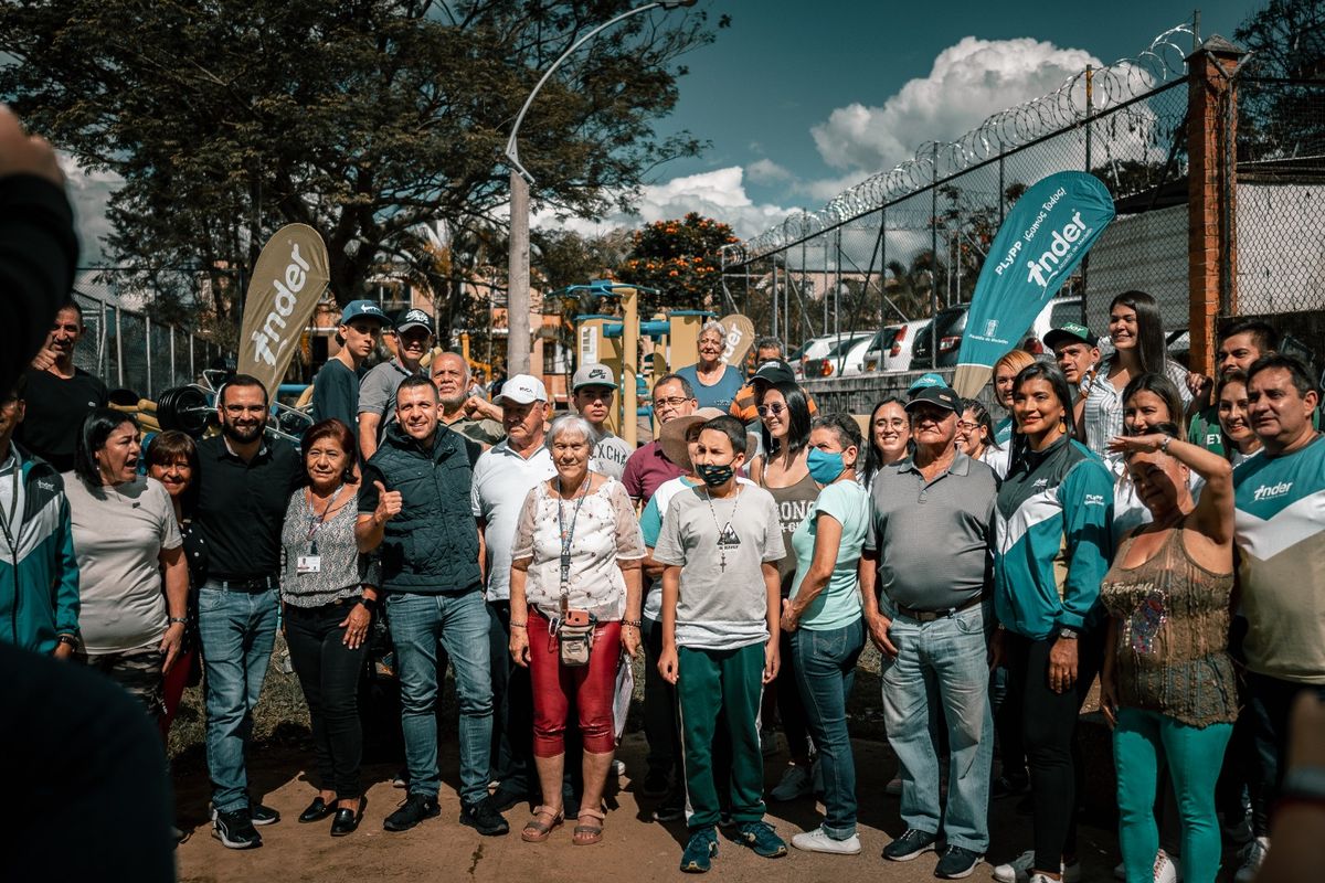 Entrega de parque junto a INDER Medellín y la comunidad