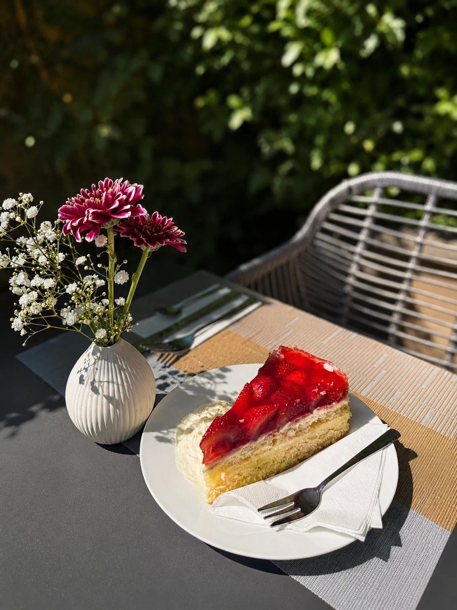 Café Flor cakes and pastries spread