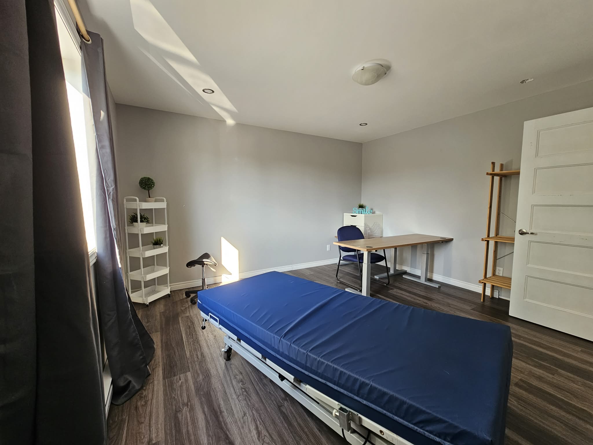 Bureau mensuel 15 par 15 pieds, vue supplémentaire