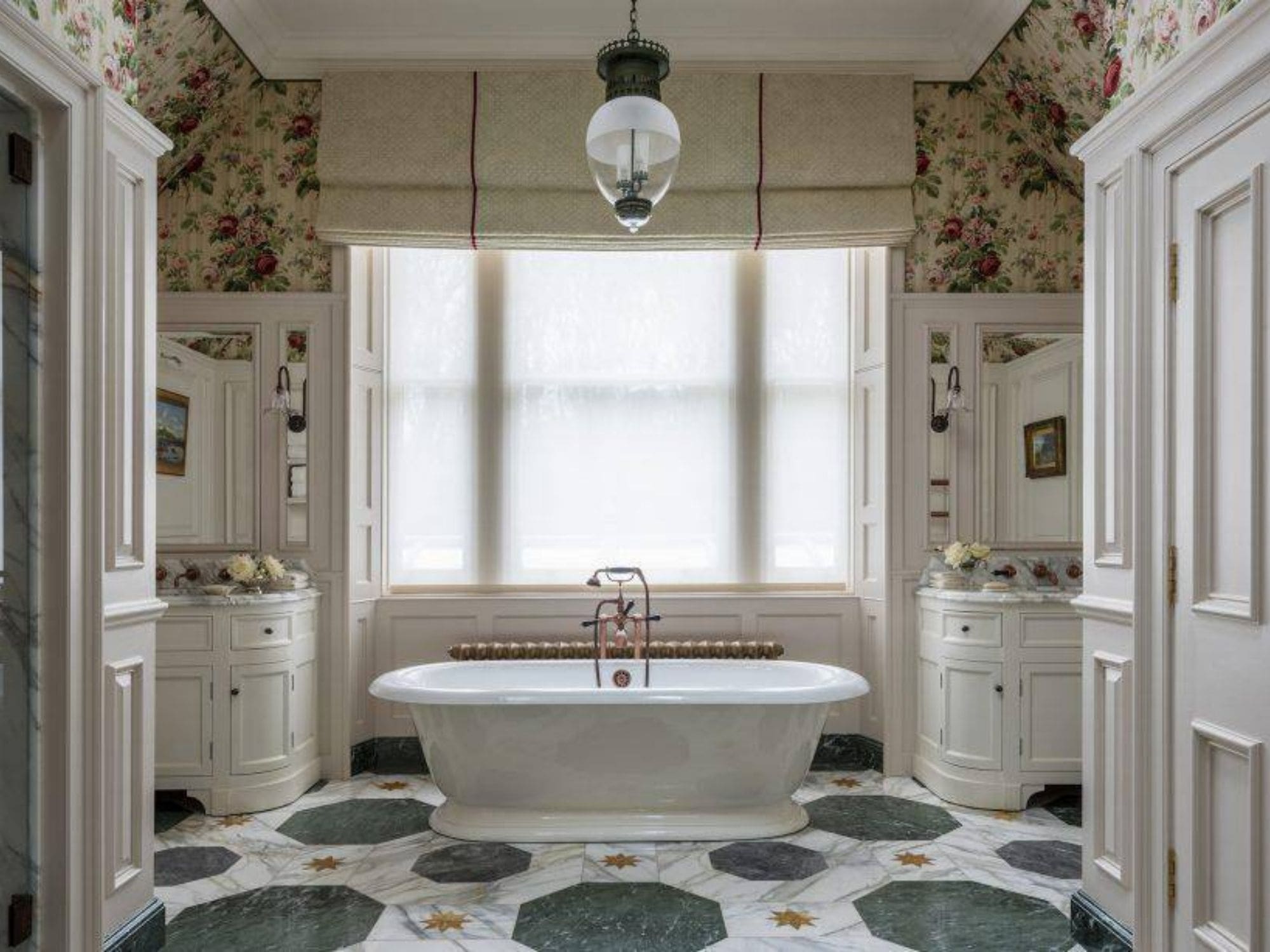 Traditional bathroom interior by Foxwood Bathrooms
