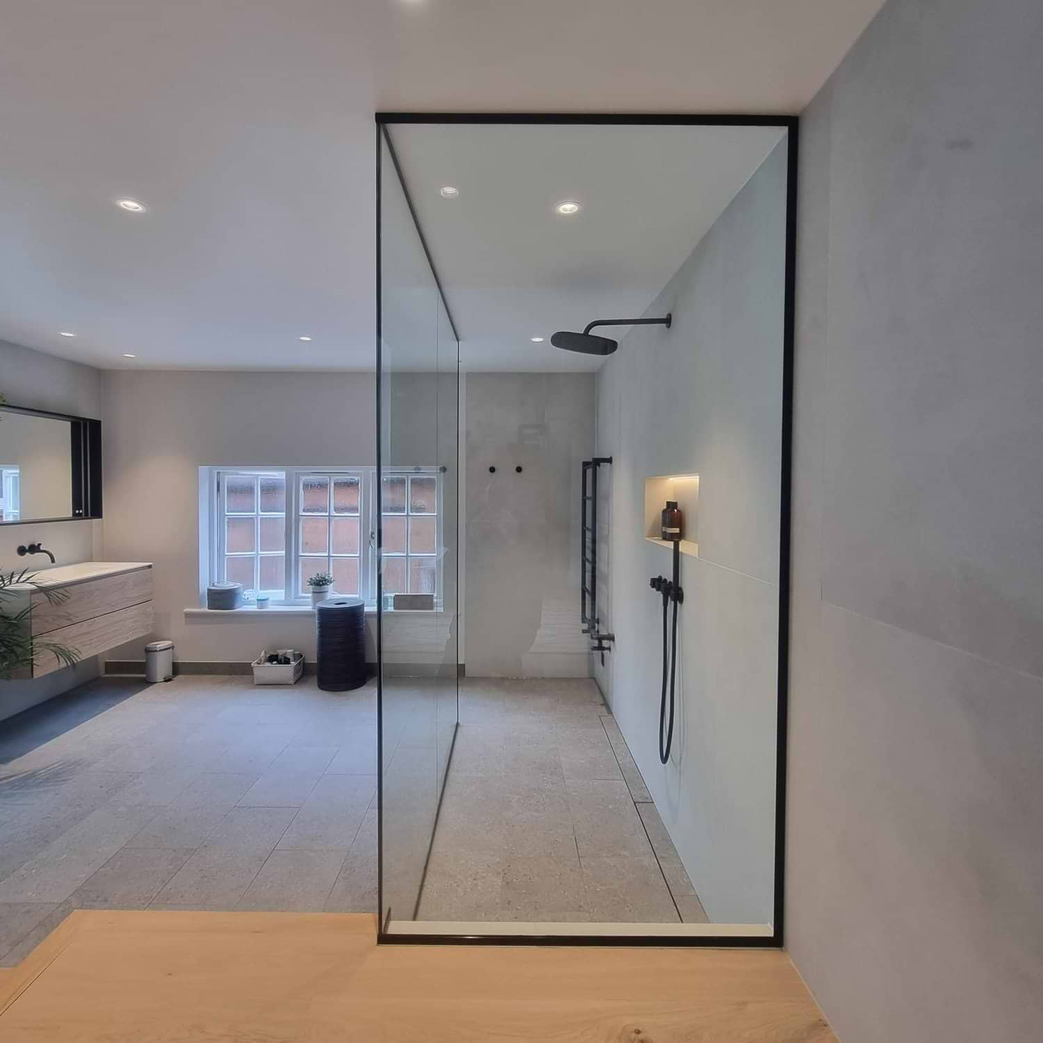 Contemporary luxury bathroom interior