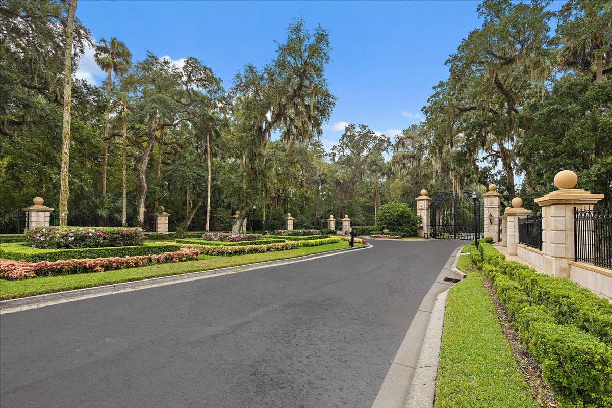 Gated front entry to Plantation Oaks in Ponte Vedra Beach