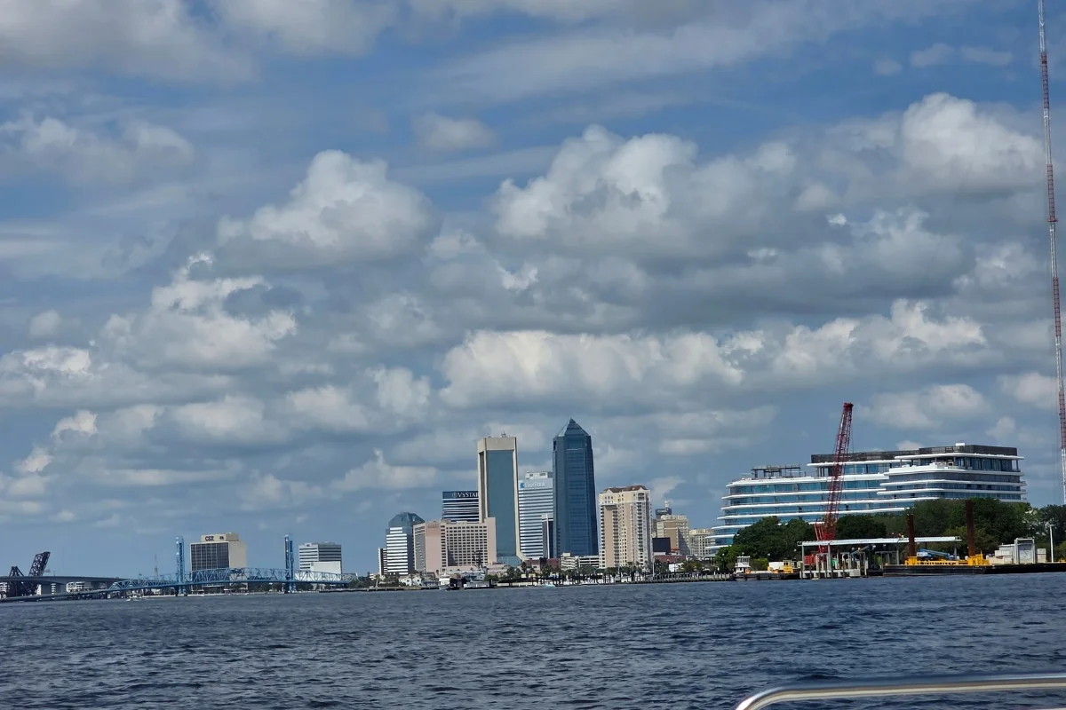 Seeing downtown Jacksonville and the Four Seasons by boat Seeing downtown Jacksonville and the Four Seasons by boat