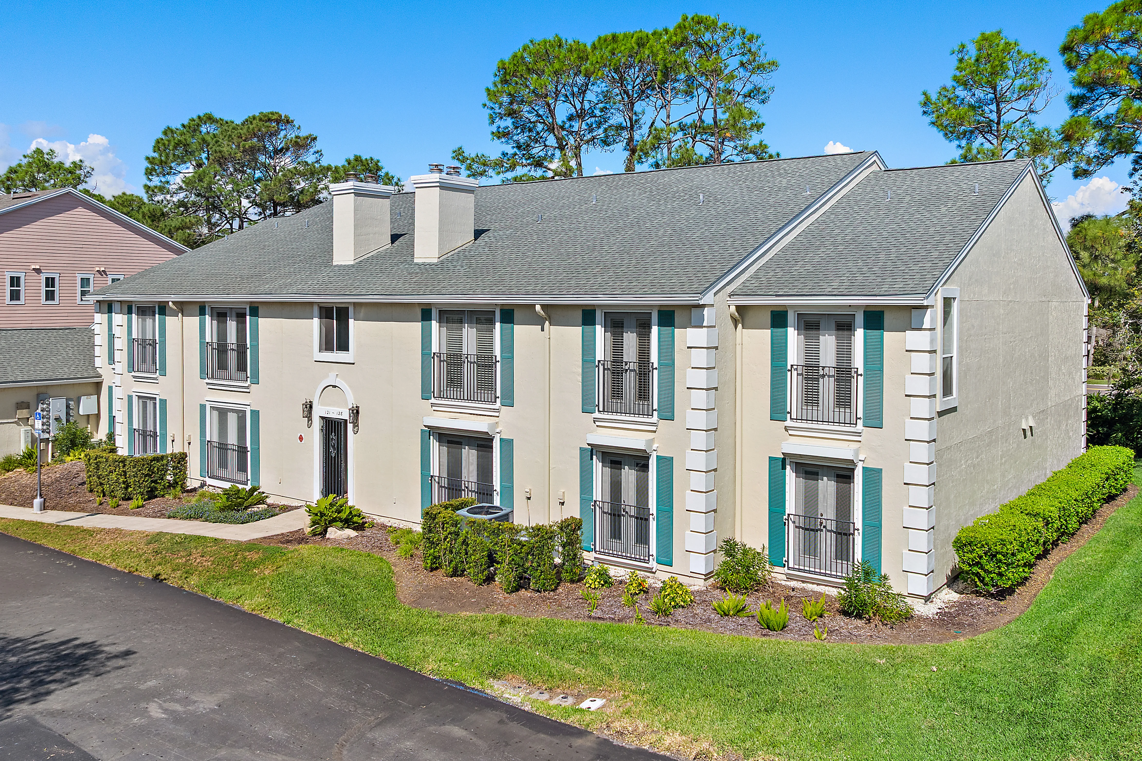 End unit exterior offering less neighbors in the Colony