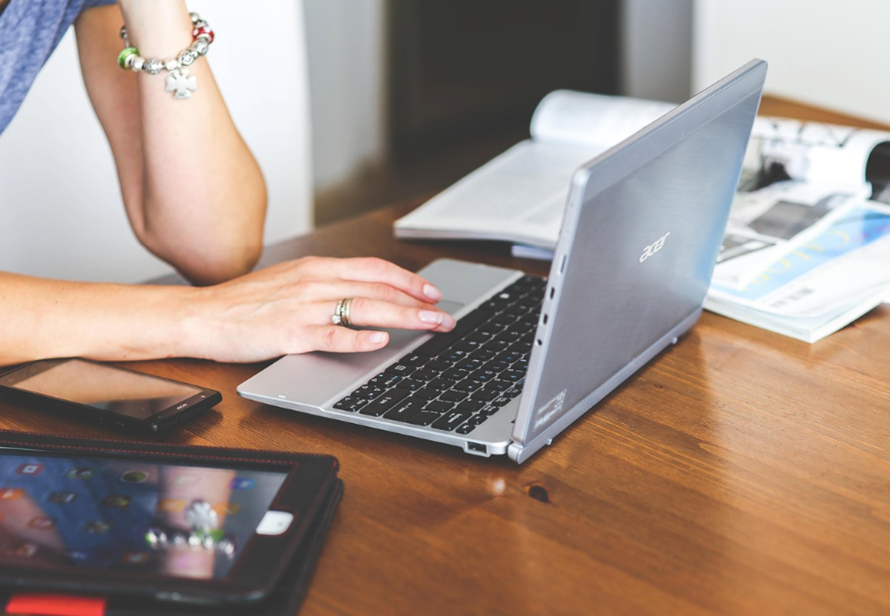 An inventor browsing on patent maintenance fees and schedules