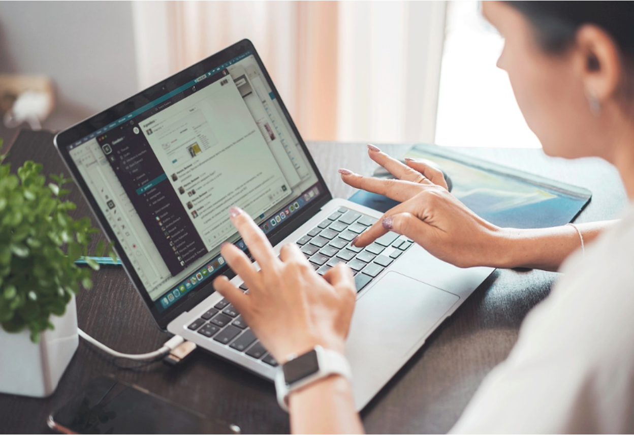 A person working on a patent assignment and licensing agreement online