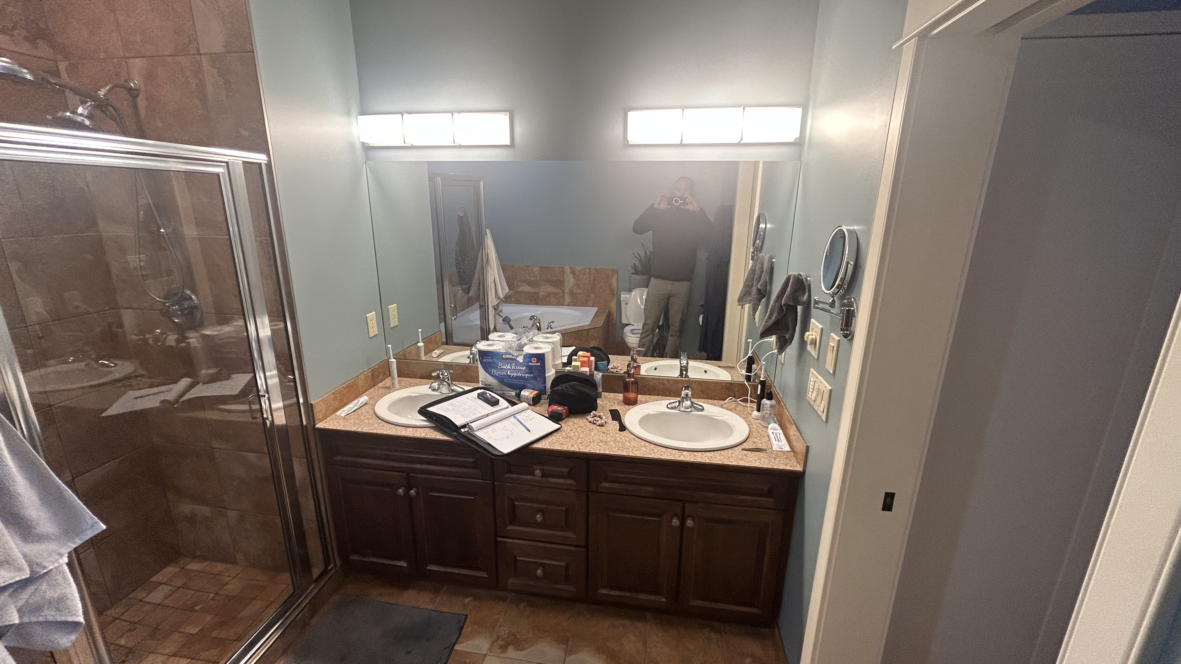 Bathroom before renovation photo 3