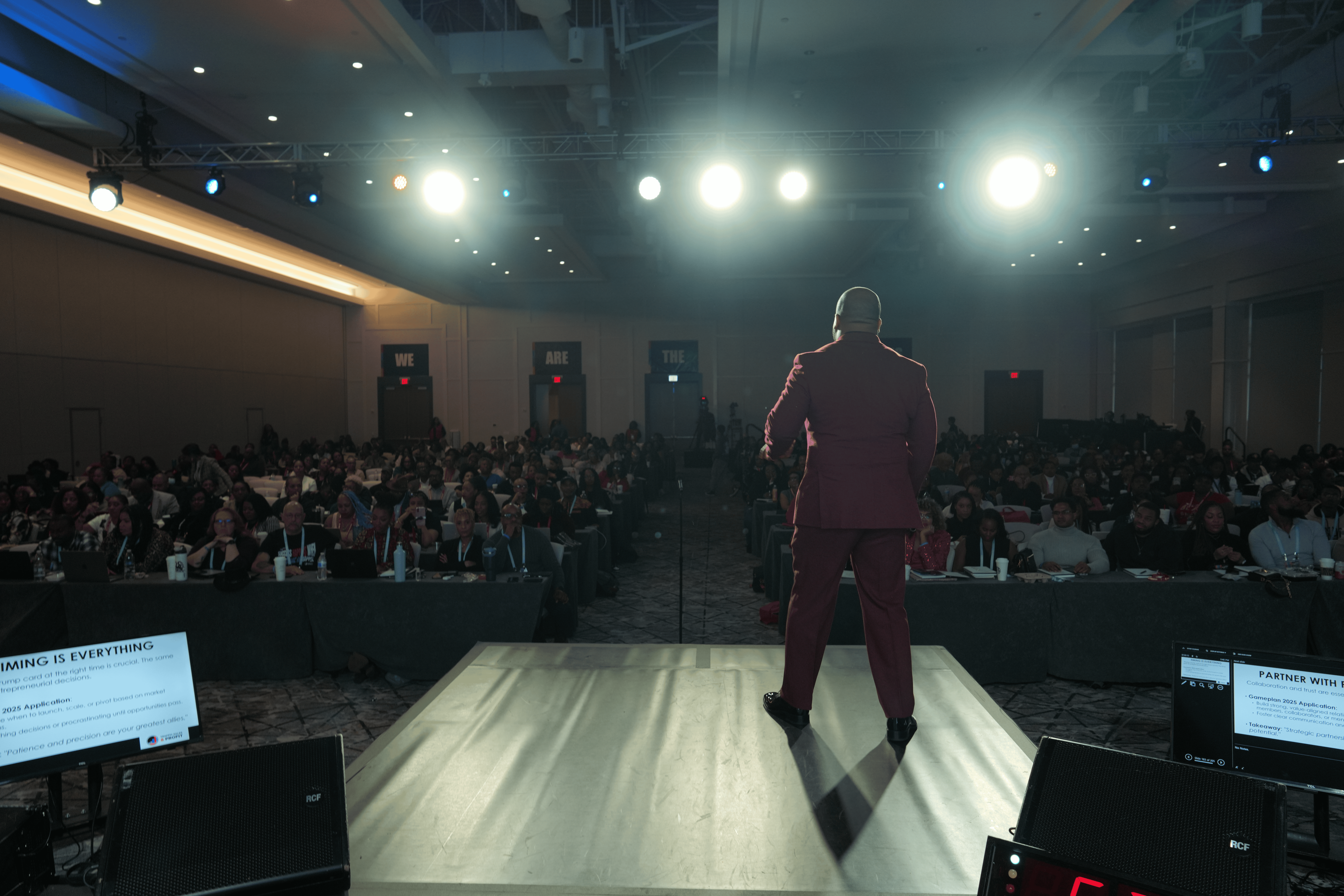 Jamal Vallair leading a packed audience