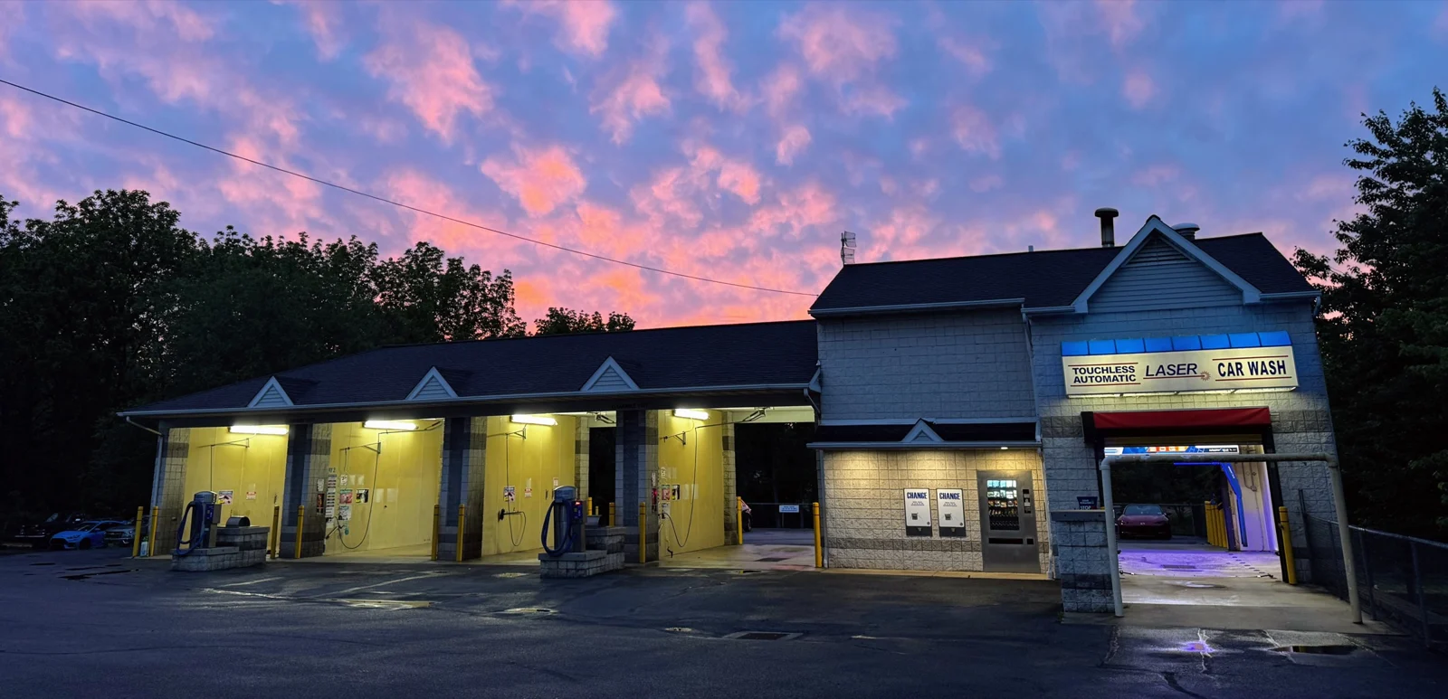 Winborne Wash in Reading at dusk, with the touchless automatic wash and self-service bays illuminated