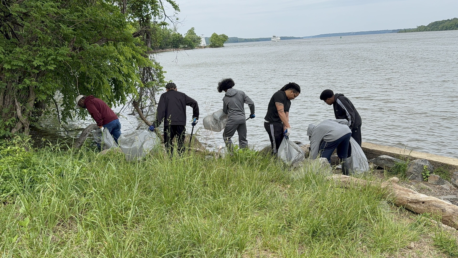 Guide Right Shore Clean-Up