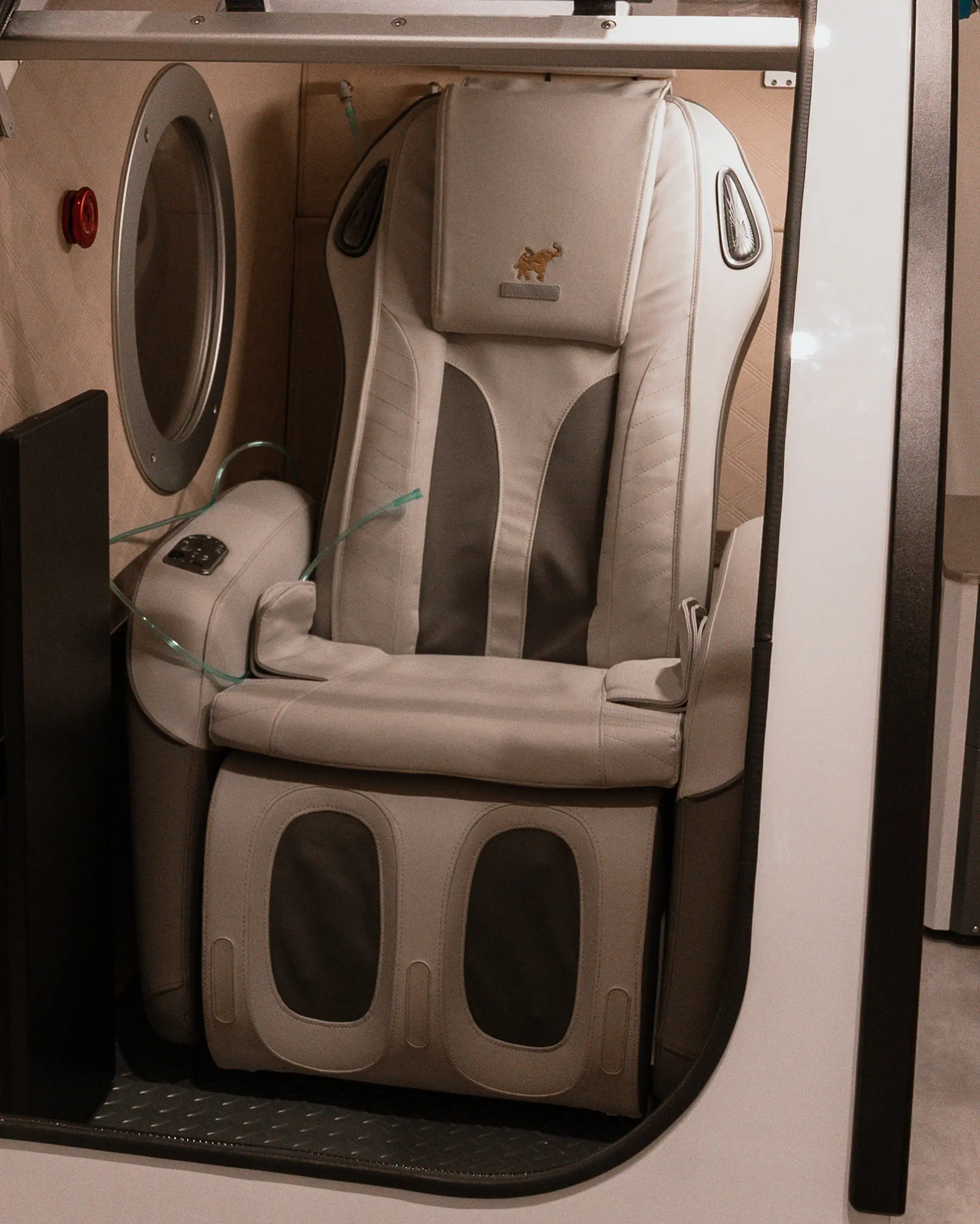 Hyperbaric oxygen chamber