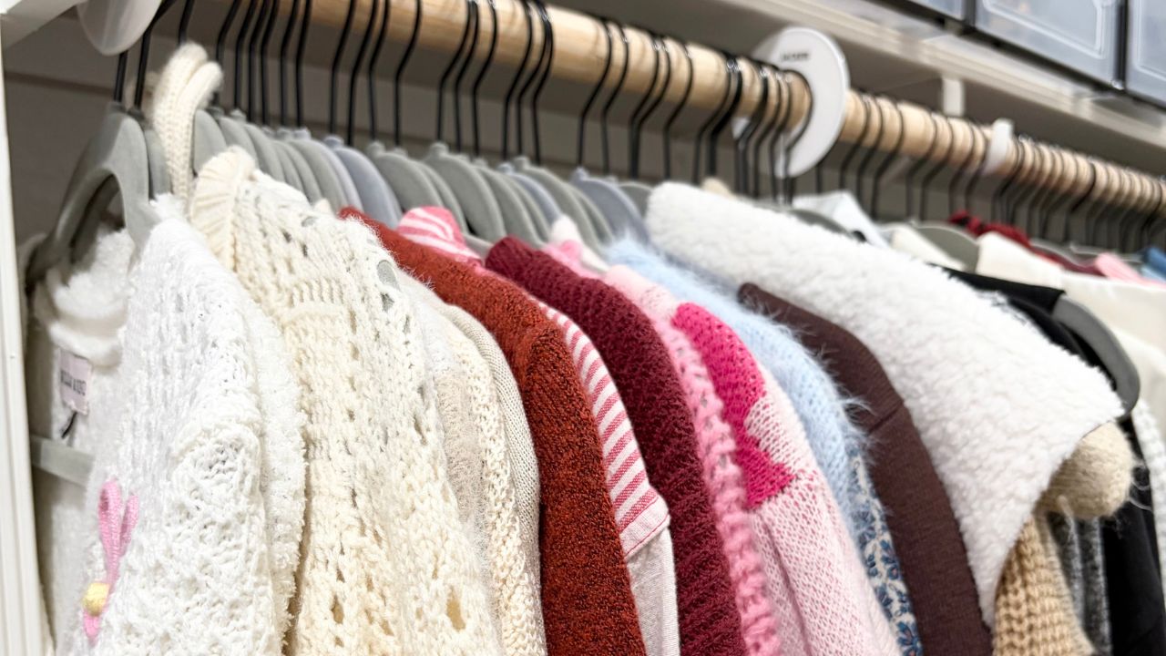 Closet hanger organization