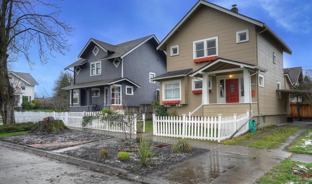 older Pacific Northwest neighborhood with residential homes
