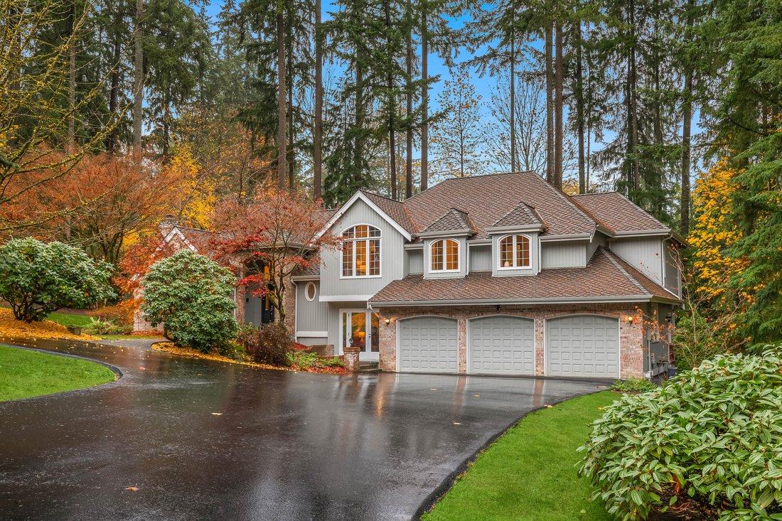 Beautiful Pacific Northwest home and fall landscaping after rainfall.