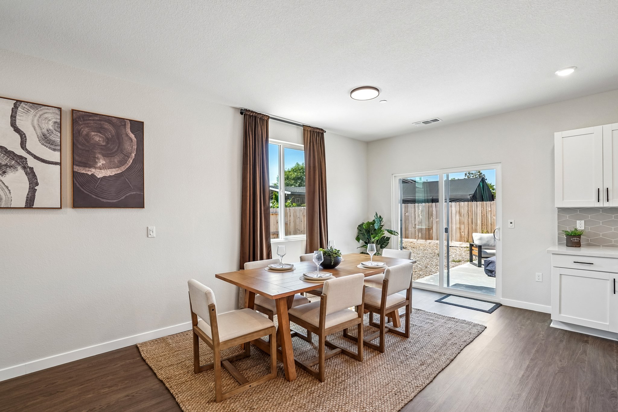 Plan 3 model: Dining area
