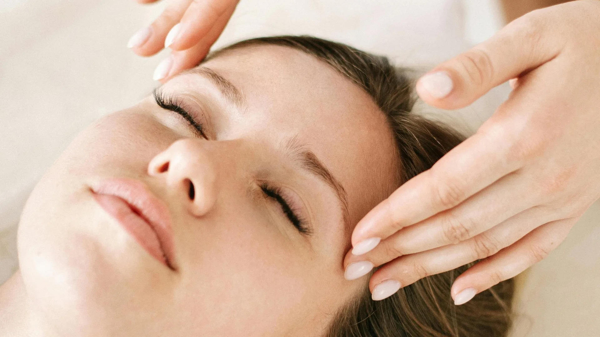 Gentle forehead massage during a head spa ritual