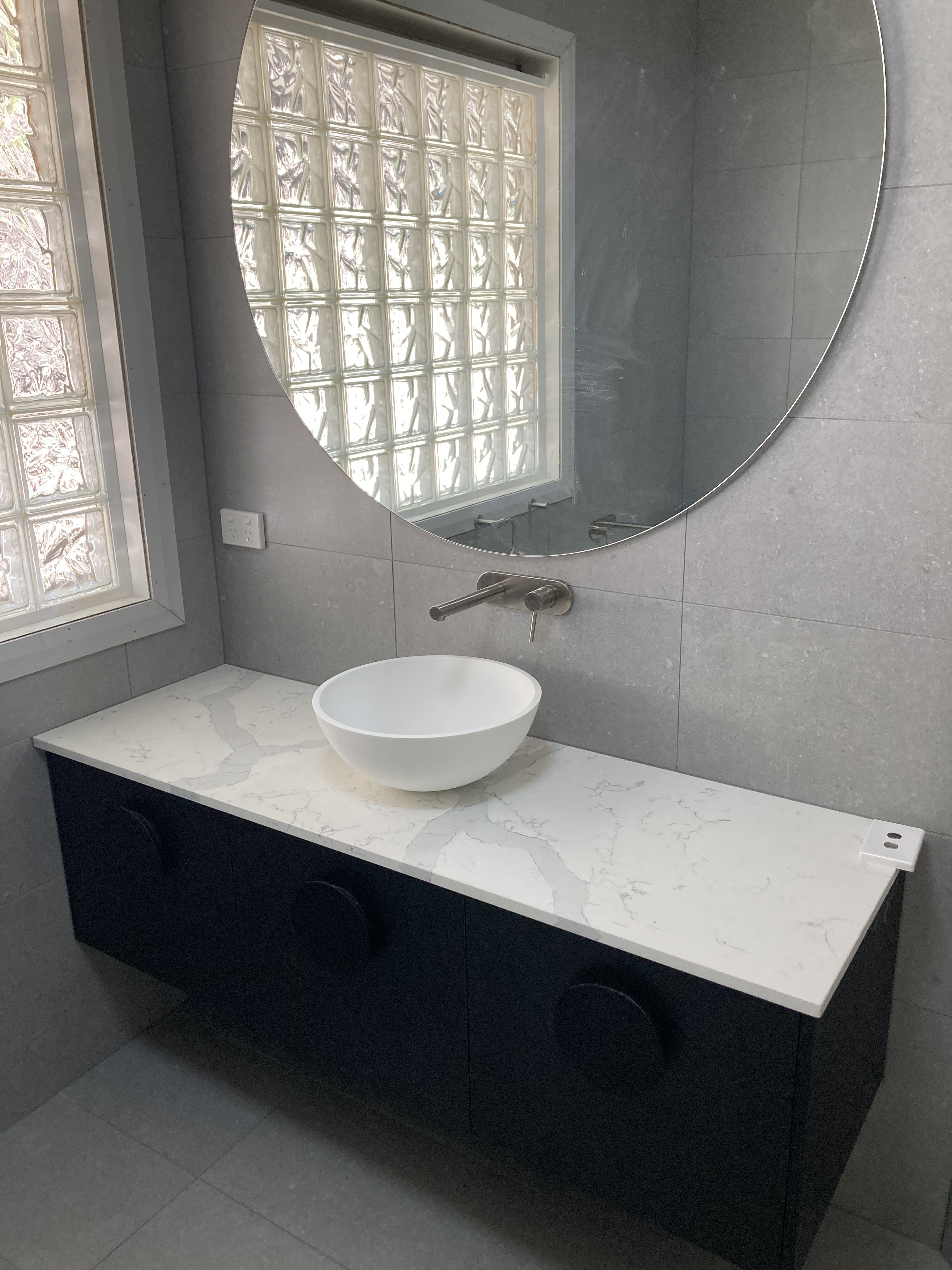 Brushed Brass Round Tub Bathroom photo 2