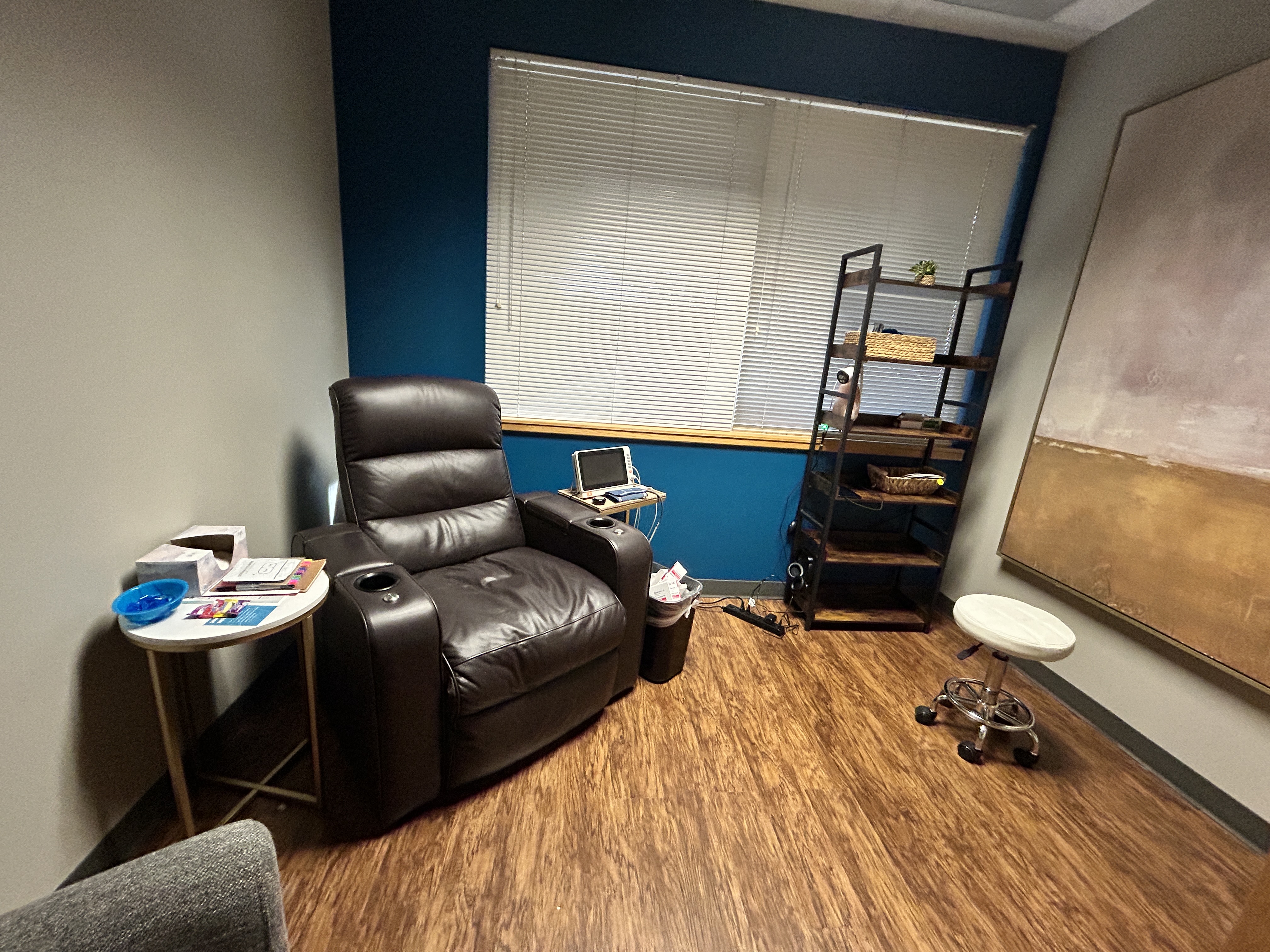 A Spravato treatment room in our Boulder clinic.