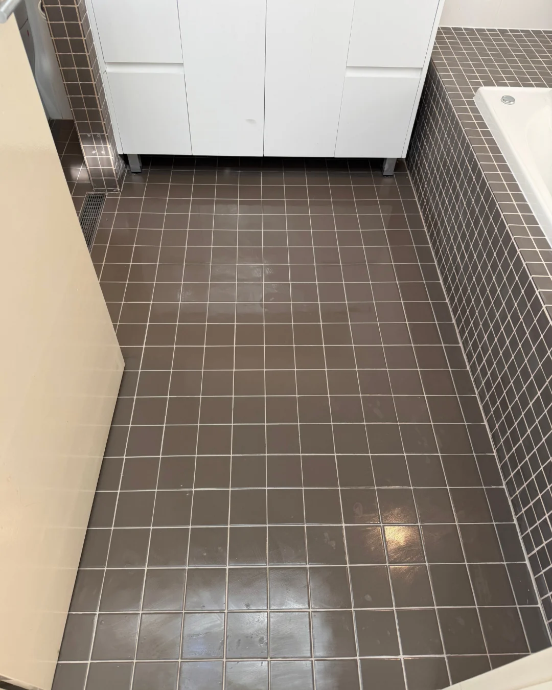 Tiled surface after restoration