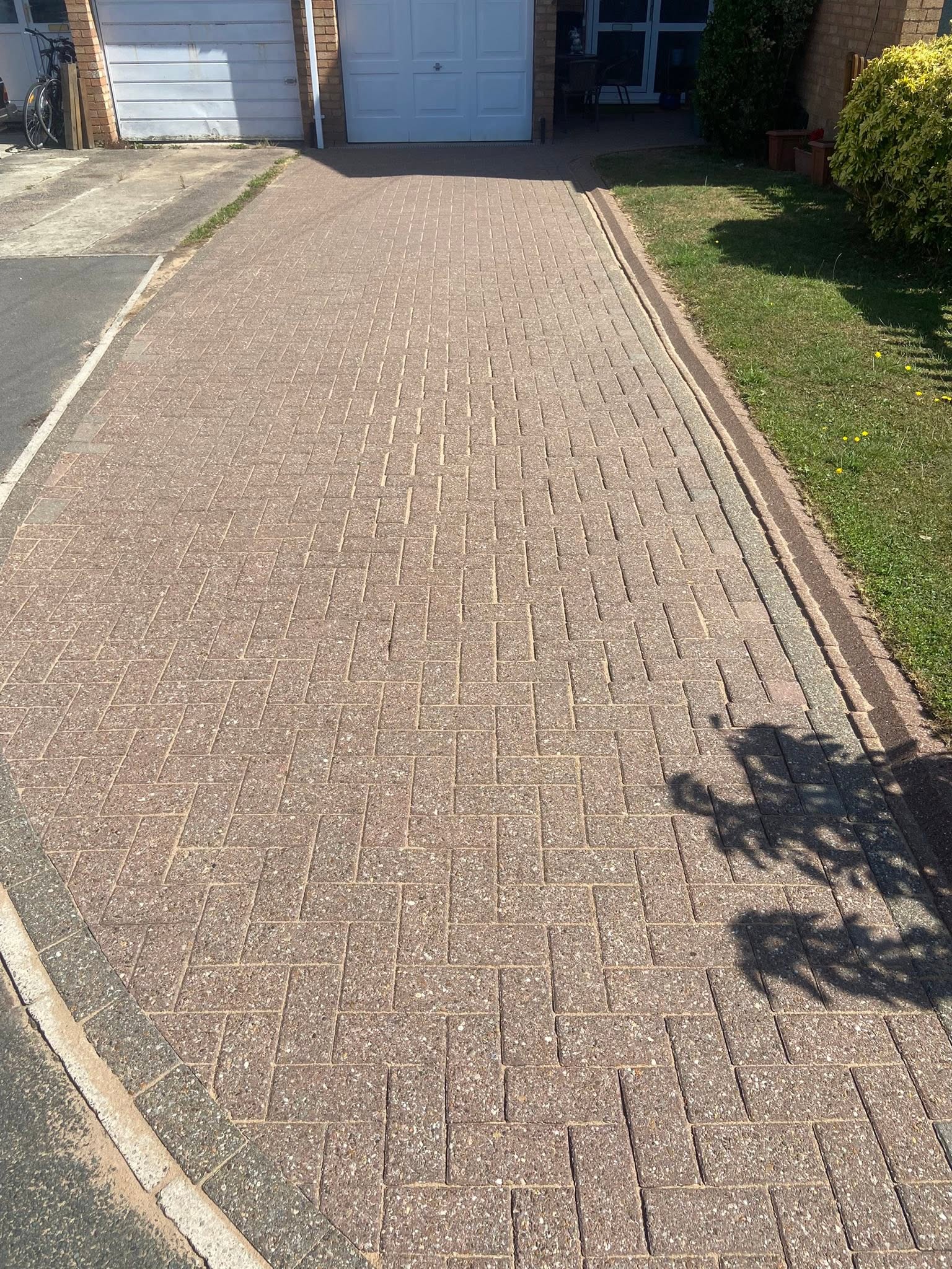 Block paving driveway in Gloucester after pressure washing and fresh kiln-dried sanding by Glevum Hydro