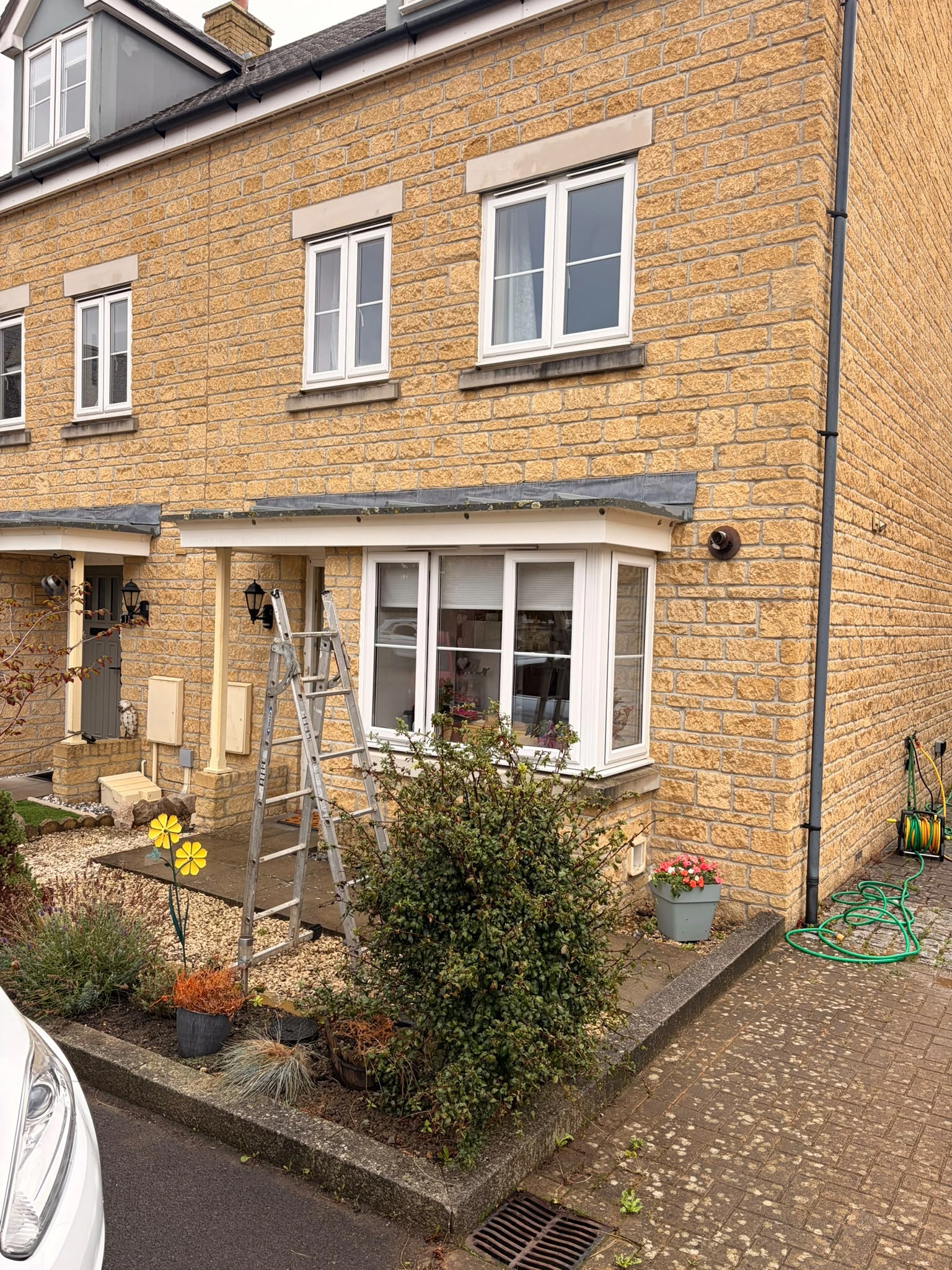 Limestone house in Gloucester covered in green algae and dirt before soft washing by Glevum Hydro