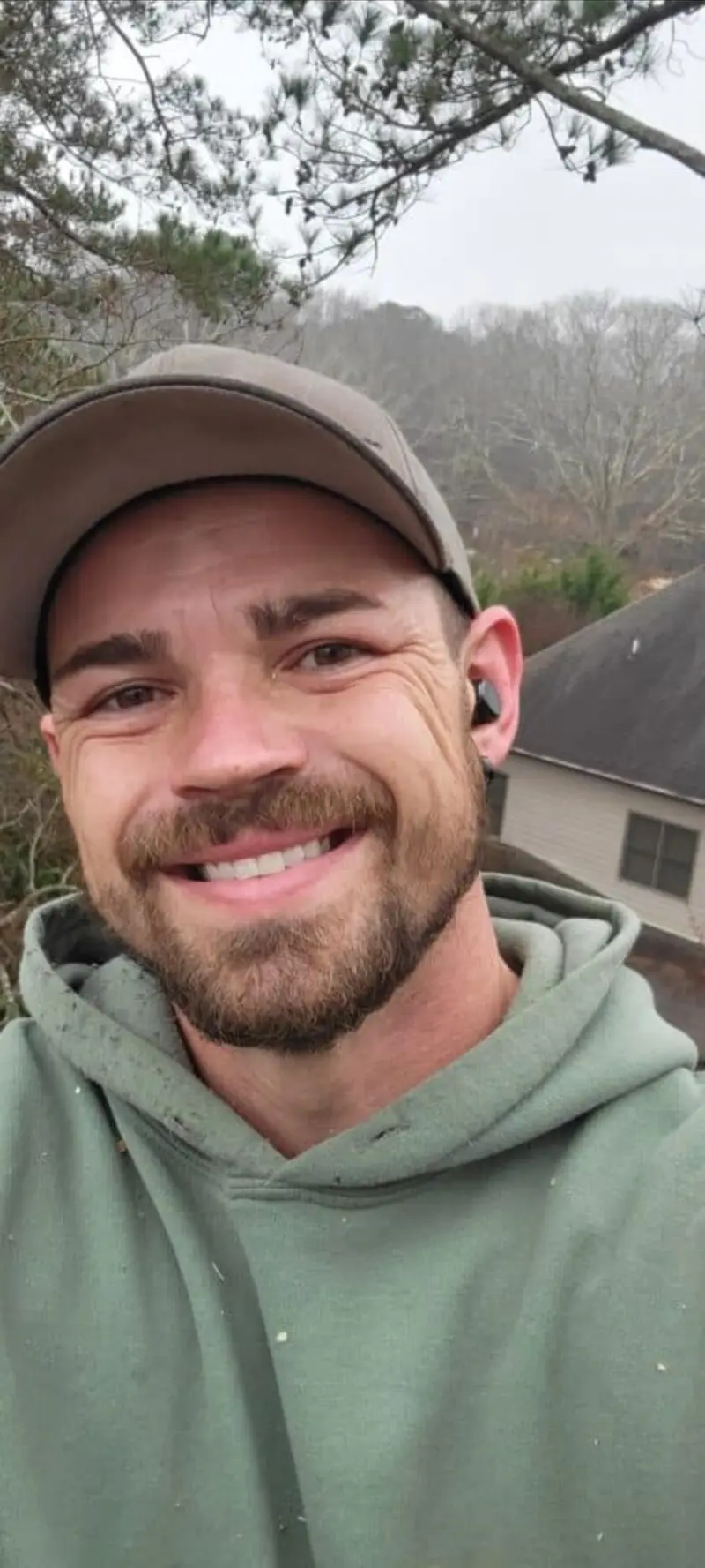 Portrait of the HS Tree Service owner