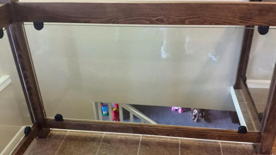 Staircase glass panel installation