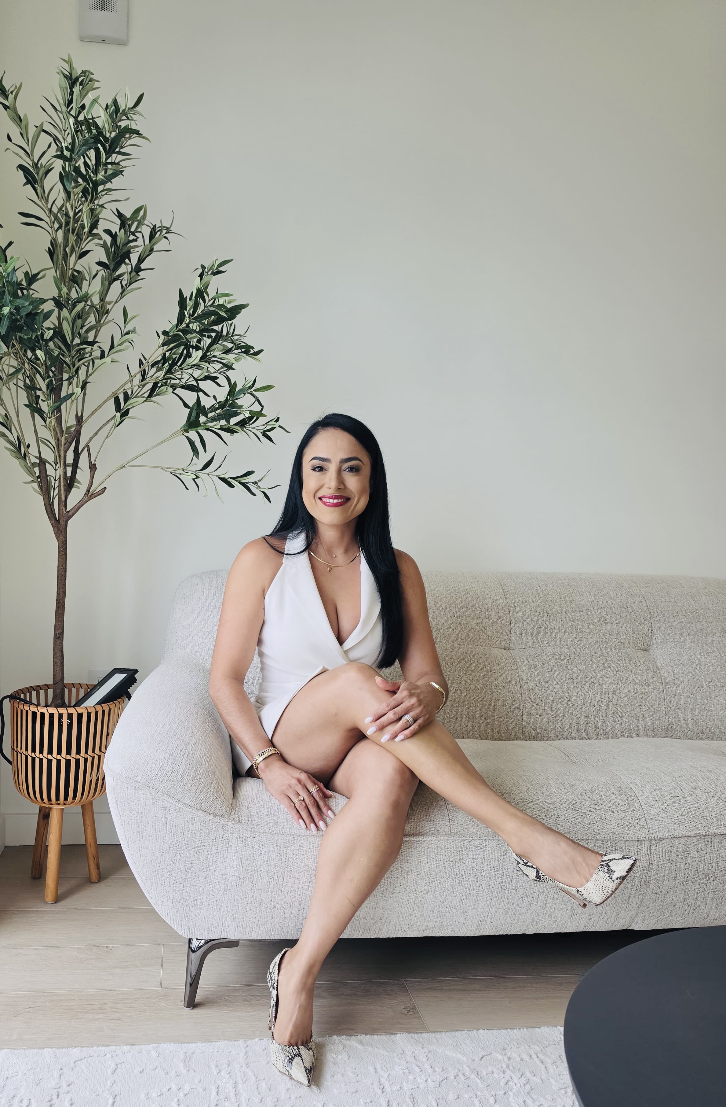Alejandra Cárdenas, asesora de compra de autos en Miami