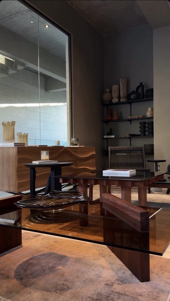 Interior de Studio Luk con muebles de madera nativa