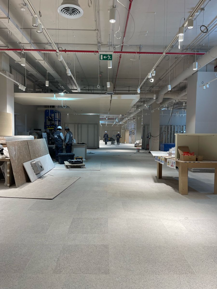 Vista general de la tienda H&M en obra