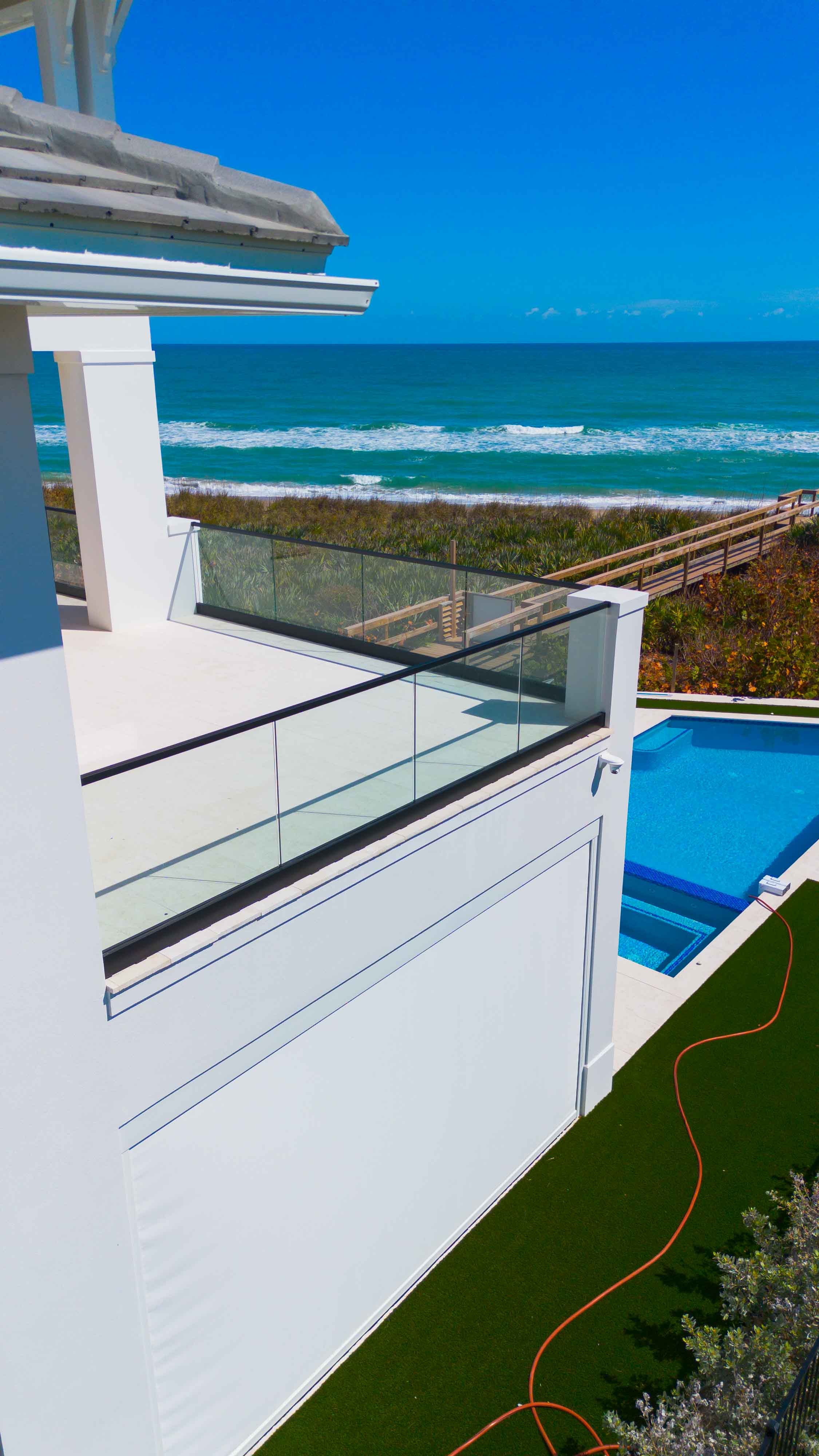 Railing Max custom staircase installation